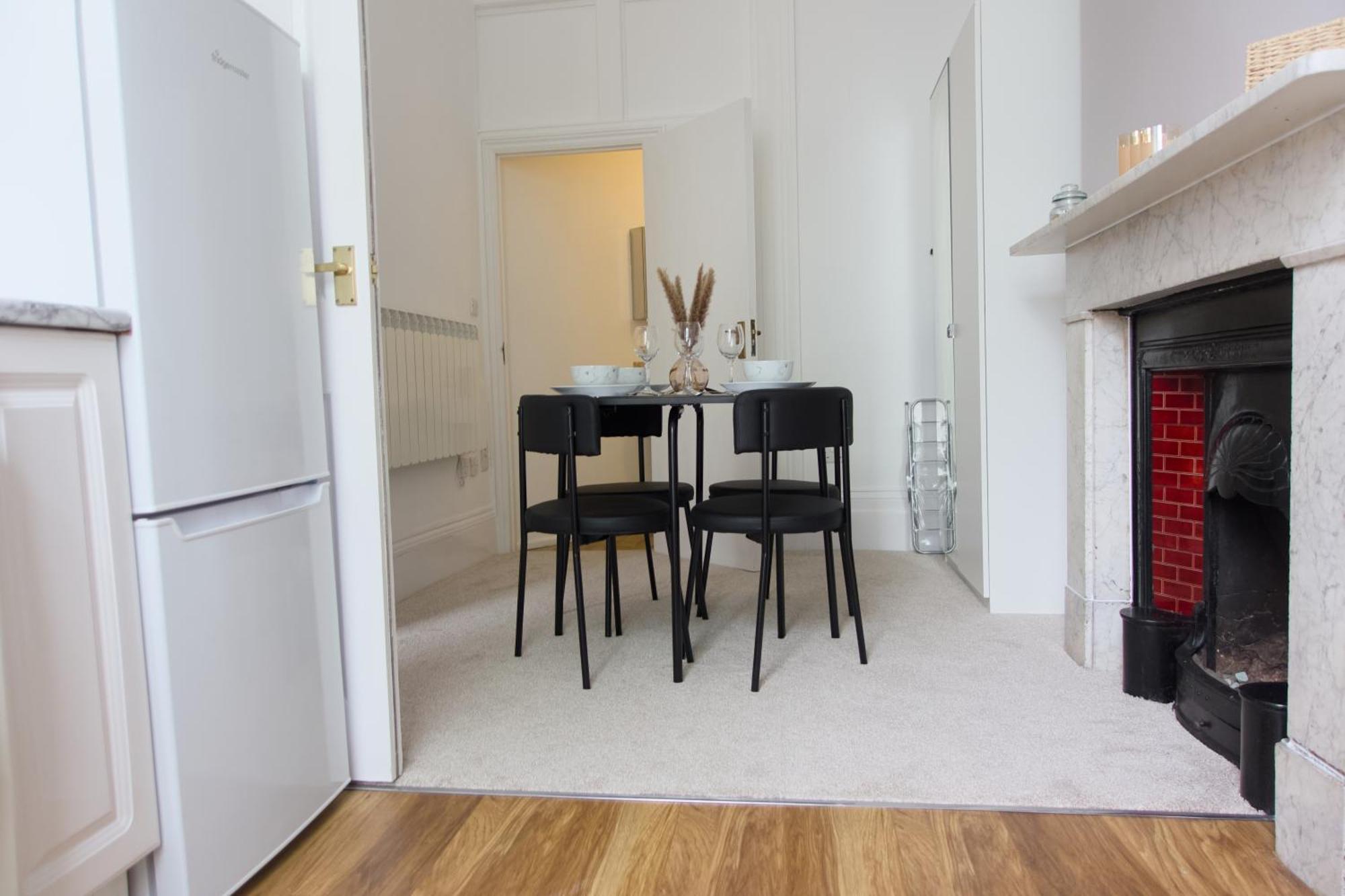 1 Bedroom Apartment - The Opal Челтенхам Экстерьер фото